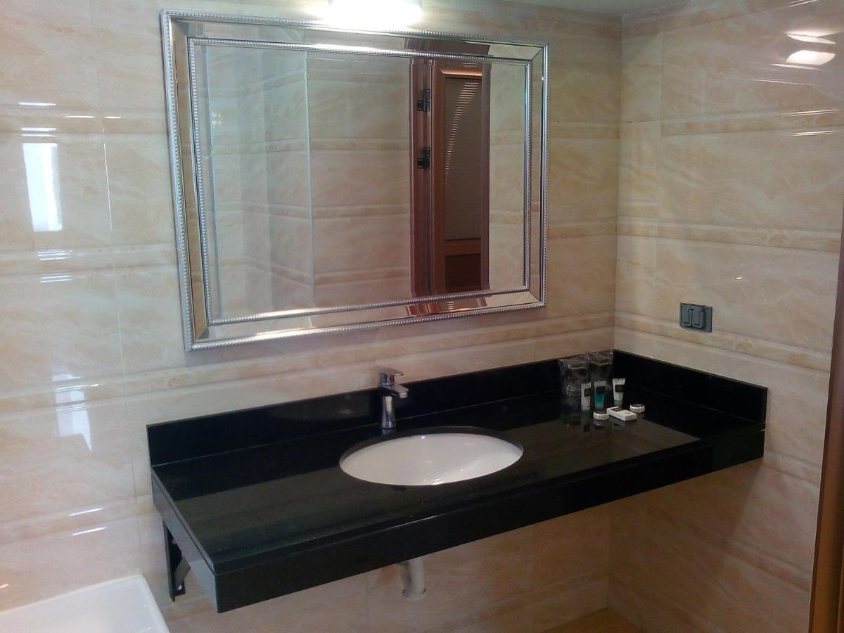 Hotel Candamo 3*